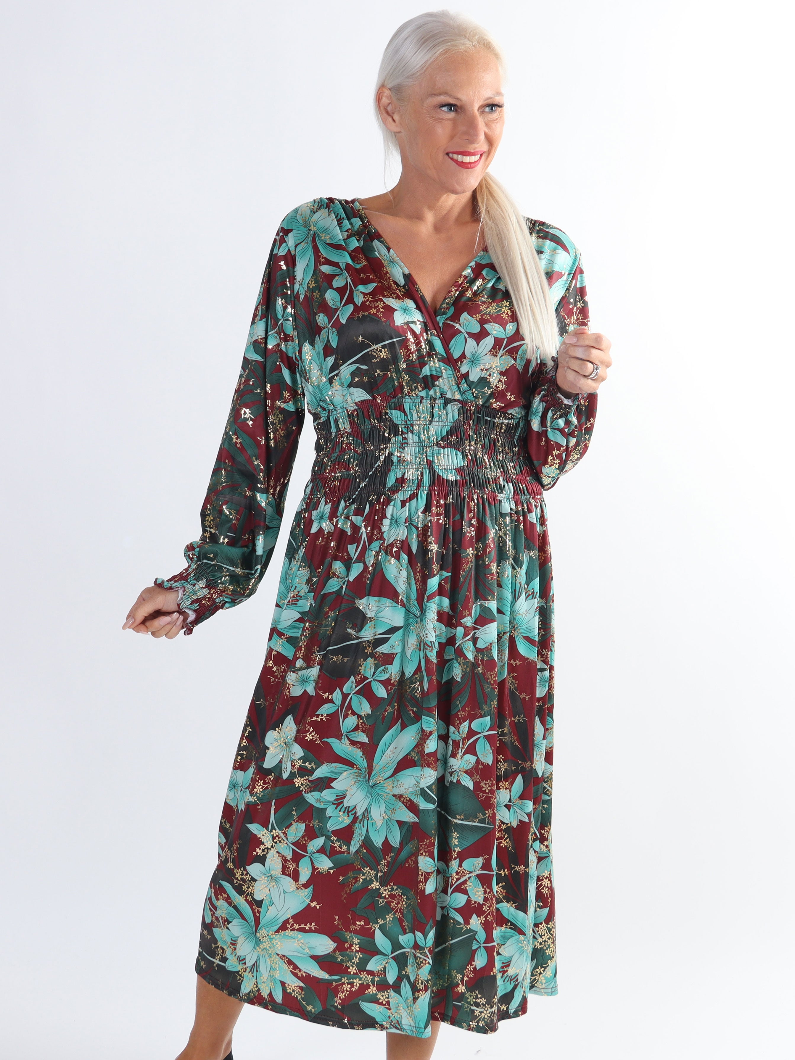 Pams Midi L/S - Plus size klänning i skrynkelfritt tyg med långa ärmar